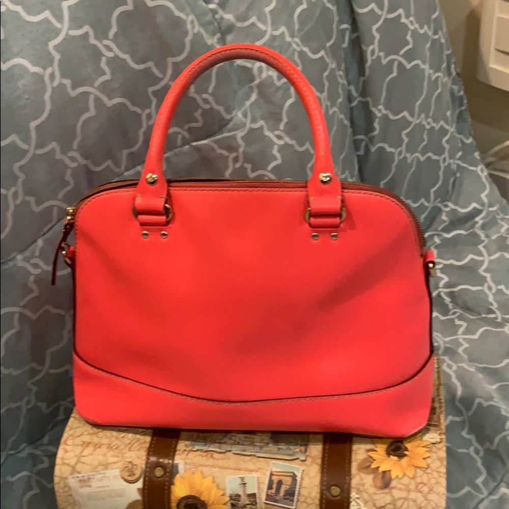 Purse with matching wallet a lil wear on handles - Picture 4 of 6
